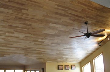 Дизайн отделки и фото ламината на потолке в современном интерьере