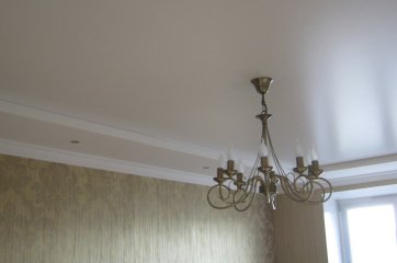 Плюсы и минусы сатиновых натяжных потолков и их стоимость