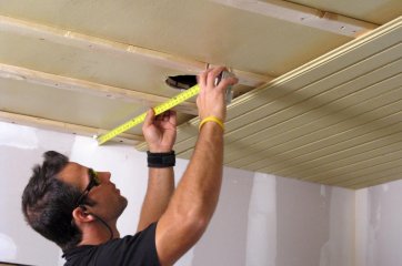 Монтаж и технология обшивки потолка вагонкой