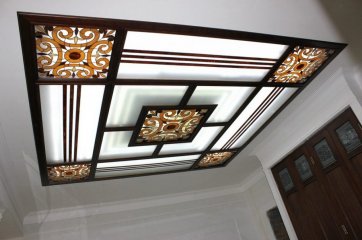 Профили для монтажа, стоимость и фото витражного потолка с подсветкой