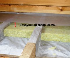 Как правильно и чем утеплить потолок в деревянном доме с холодной крышей